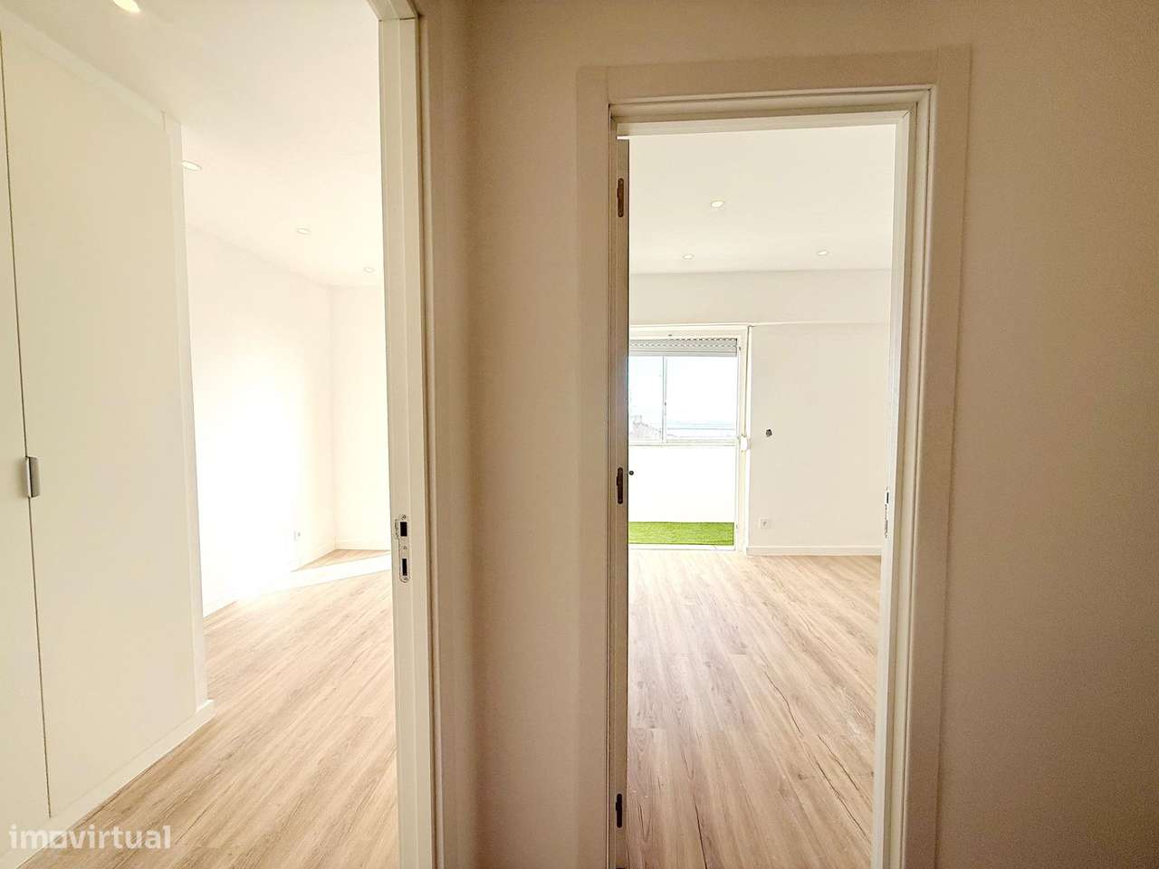 T2 em Santa Iria da Azóia c/ vista rio e arrecadação!-12