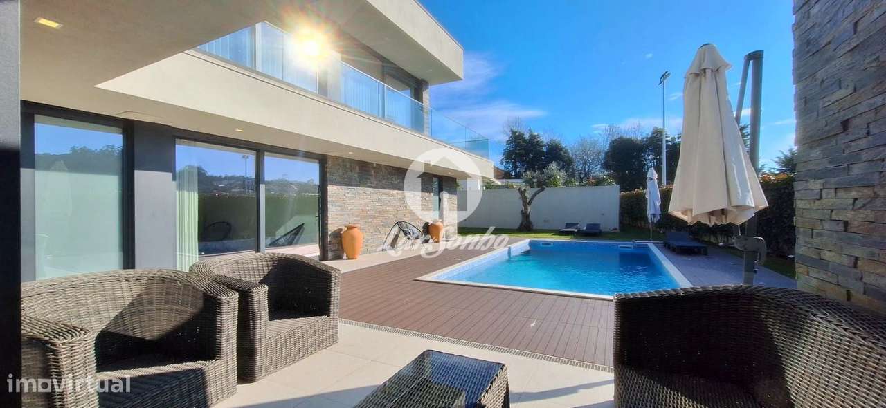 Moradia individual T4 com piscina no Louro - Grande imagem: 5/27