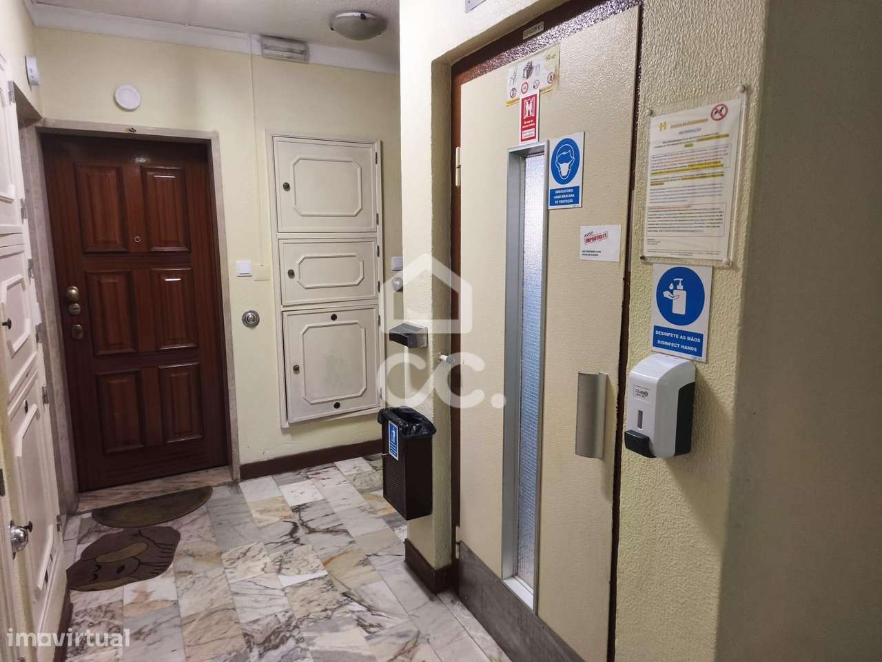 T3 Renovado com 3 Varandas na Amadora-37