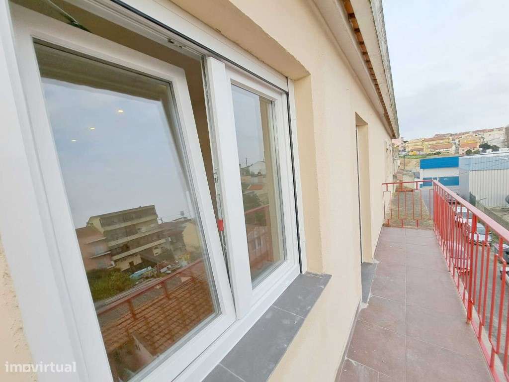 Apartamento T2 com varanda para venda em Camarate, Loures - Lisboa-10