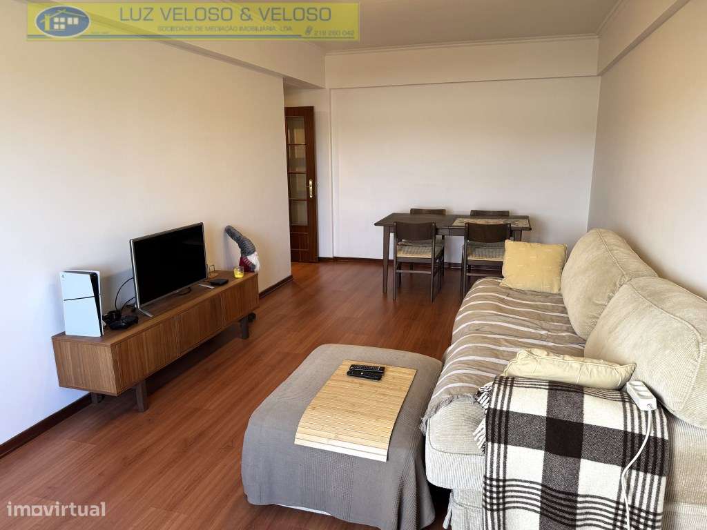 T2 Tapada das Mercês, Boas Áreas, Despensa, Marquise, Arrecadação. - Grande imagem: 4/26