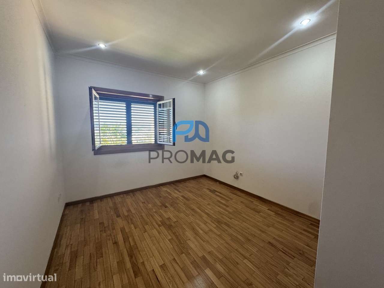 Espaço, luz e conforto em MORADIA T5 - AMARANTE-30