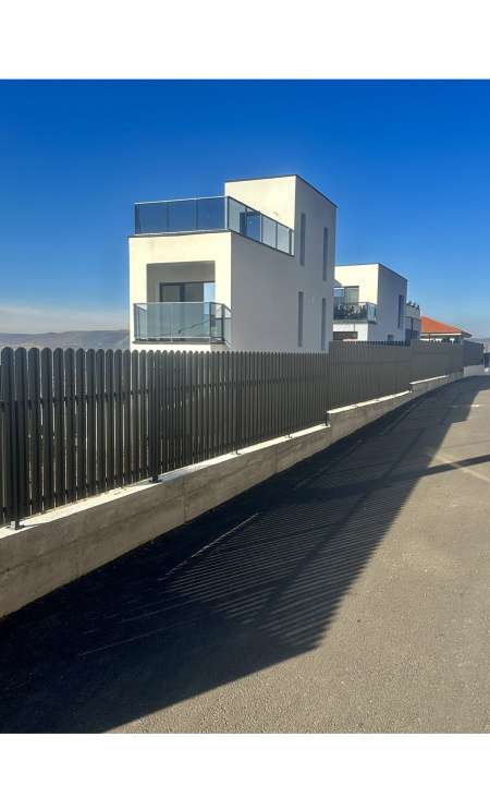 OPORTUNITATE: Casa  cu gradina generoasa si terasa circulabila spectac - Imagine principală: 4/19