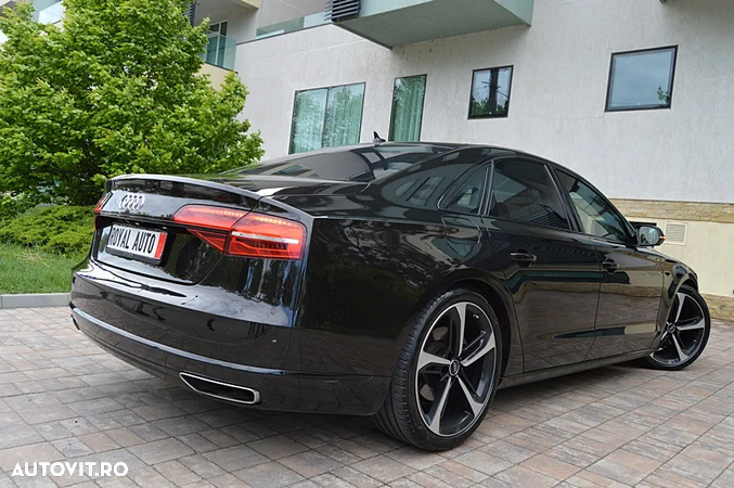 Audi A8 - 4