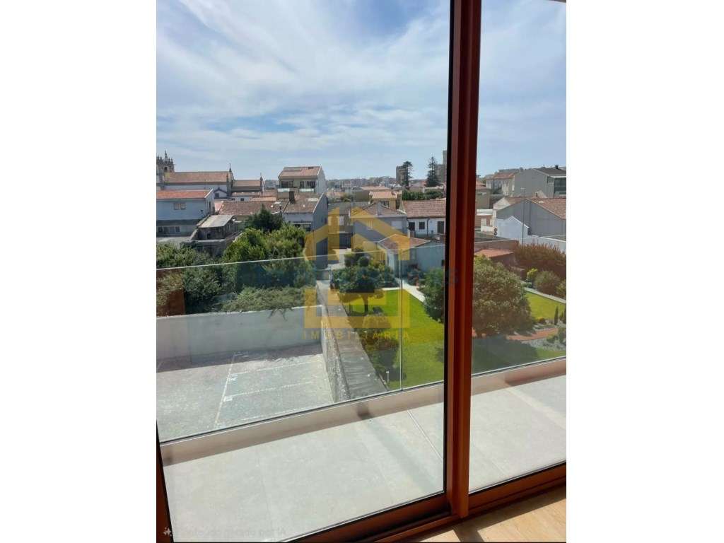Apartamento T2 Novo | 3 º Andar | 3 Varandas | Lugar de garagem par...-16