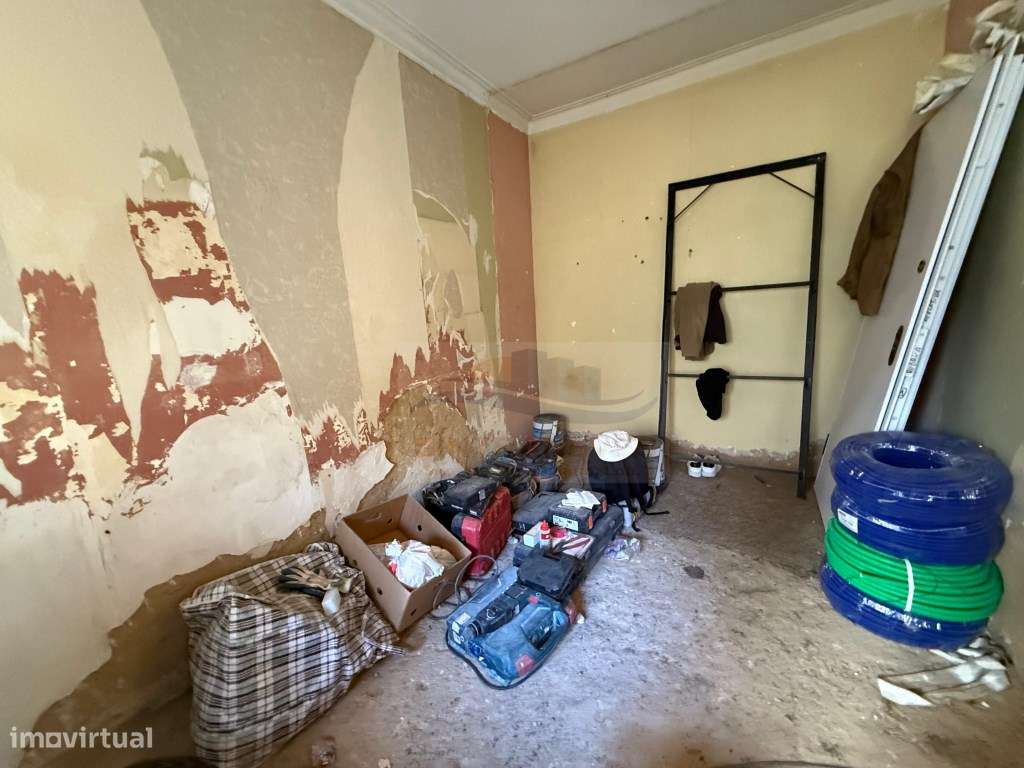 Deslumbrante T2 Totalmente Remodelado com terraço - Amadora-10