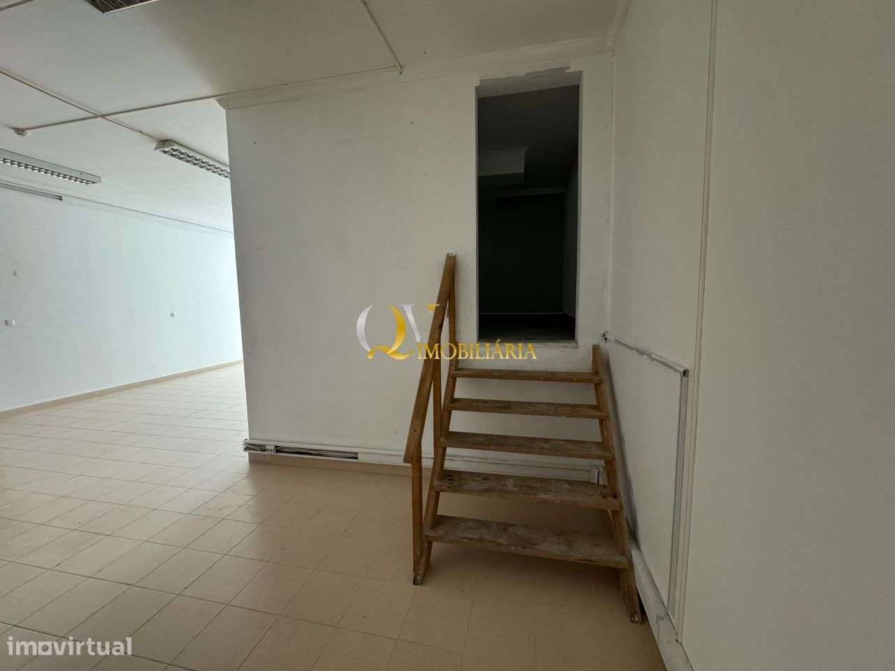 Excelente Loja para venda sita na Brandoa-5