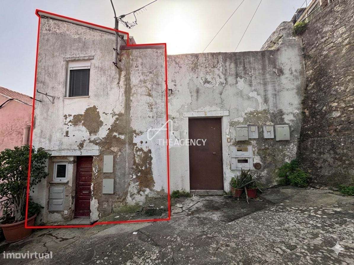 Prédio p/ Investimento em Alhandra  - 2 Estúdios para Restaurar-7