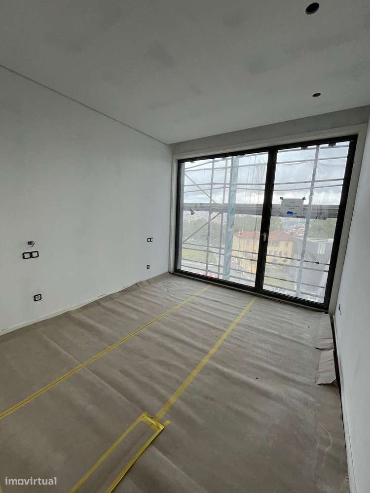 T3 novo com varanda, garagem e eficiência energética A+-16