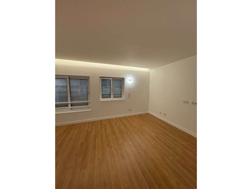 Moradia T3 com Garagem e Suite a venda na Maçã Sesimbra-10