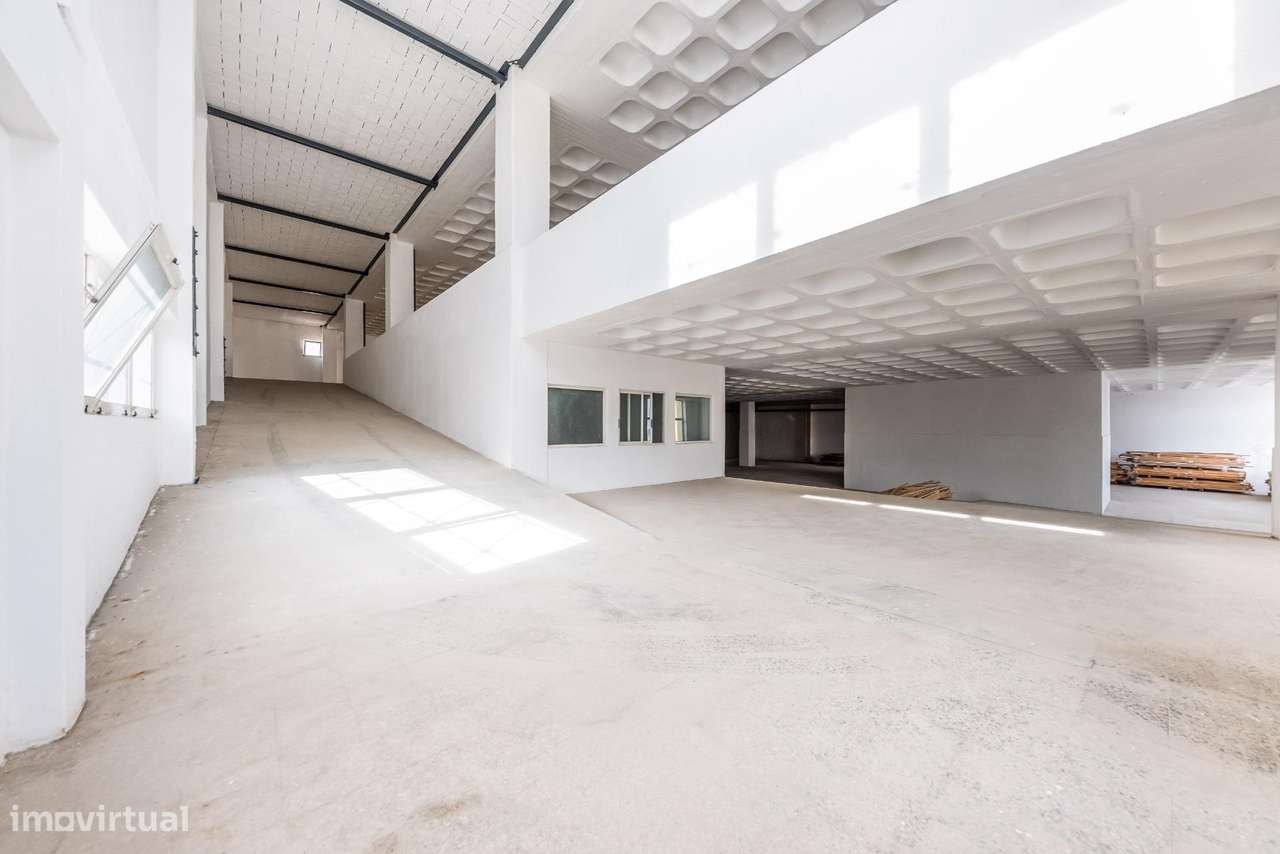 Armazém Industrial com 5 Pisos no Prior Velho, Loures-30