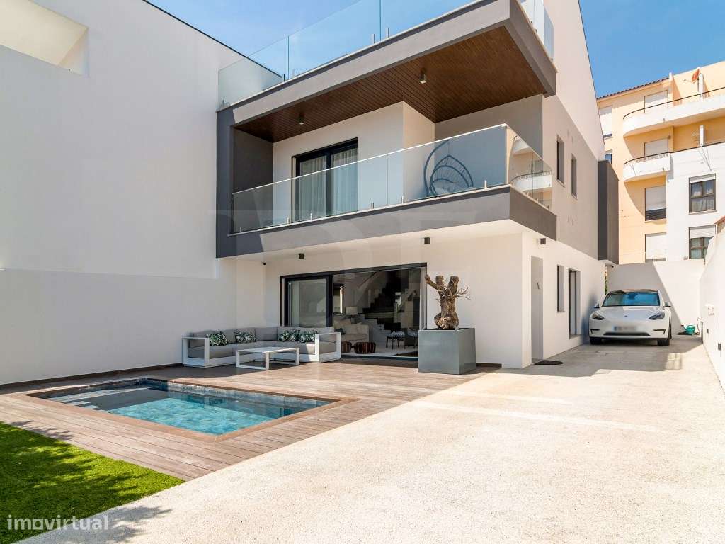 Moradia de luxo T4 no Murtal com piscina aquecida e rooftop panorâmico-29