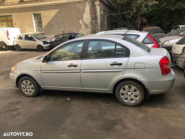 Dezmembrez Hyundai Accent 1.5 CRDI gri argintiu - 3