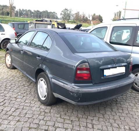 Skoda Octavia 1.9 TDi 5P 90cv 1999 - Para Peças - 5