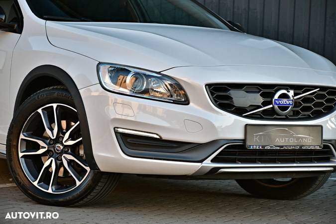 Volvo V60 Cross Country D4 AWD Geartronic Momentum - 25