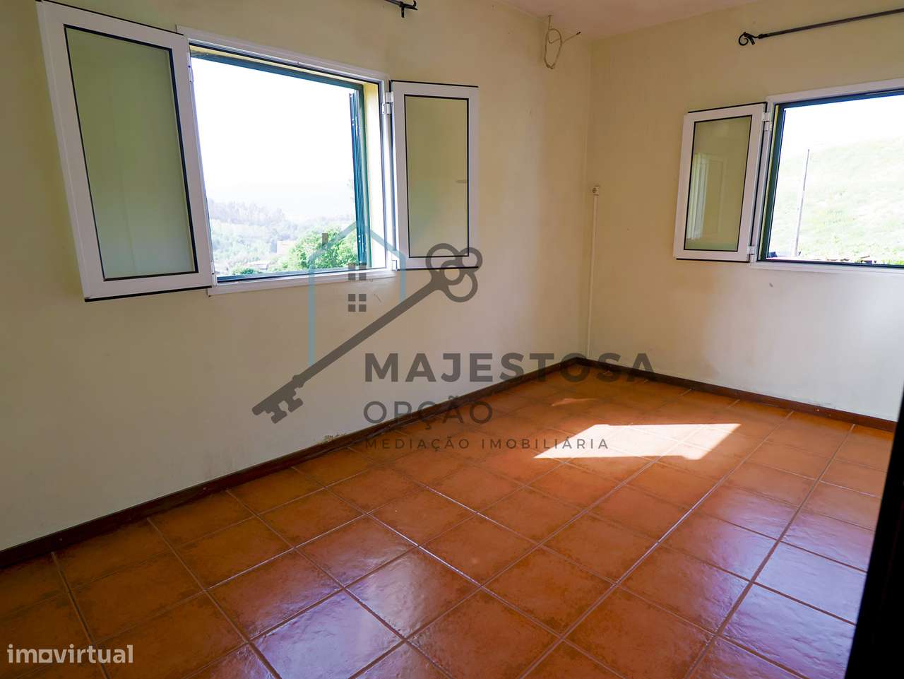 Moradia Isolada com Terreno de 4.329 m² — Arosa e Castelões, Guimarães-10