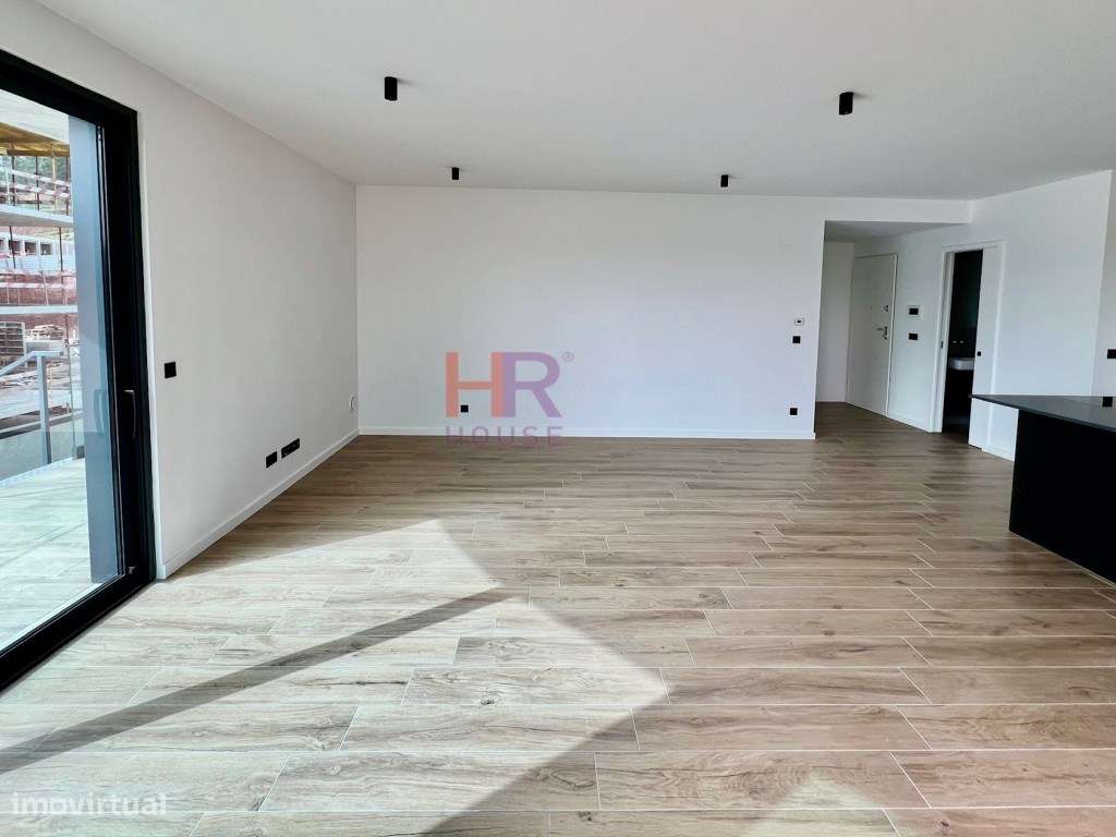 Vende-se Fantástico T2 com terraço privativo-15