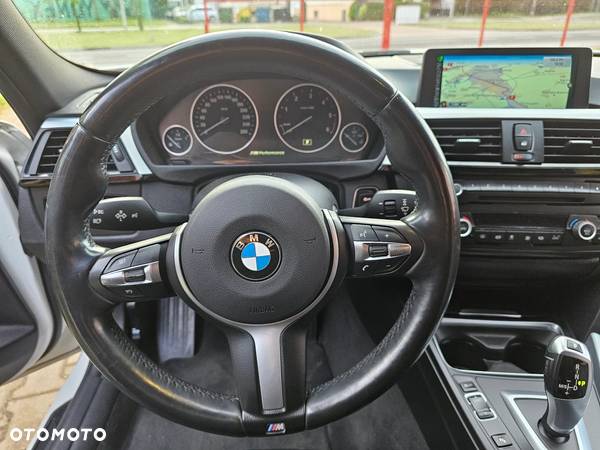 BMW Seria 3 330d Touring xDrive - 10