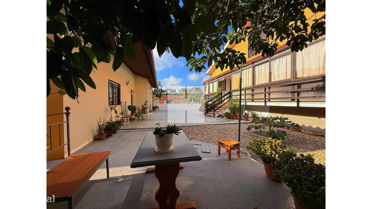 Moradia c/ Terreno e Jardim-8