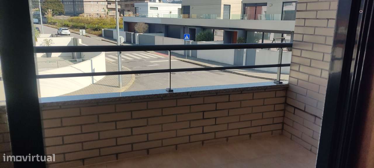 Duplex T3+2 Espaçoso, Excelente Exposição Solar e Boxe para 4 Viaturas - Grande imagem: 5/30