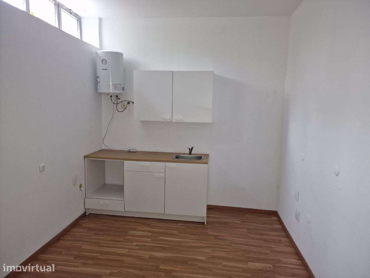 Loja com 223m2 junto á Av. da Boavista Porto-3