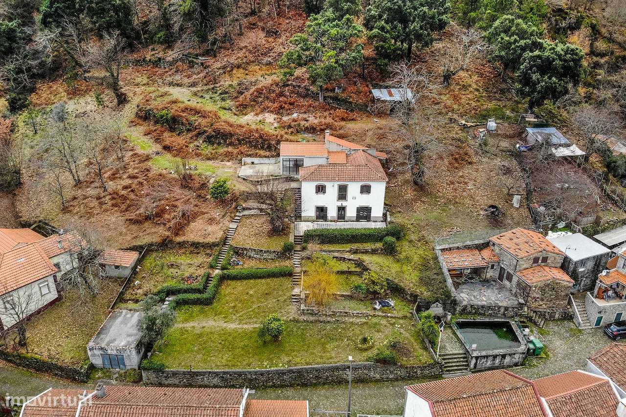 Encantadora Moradia Isolada: Harmonia, Conforto e Natureza a Poucos Mi - Grande imagem: 4/23