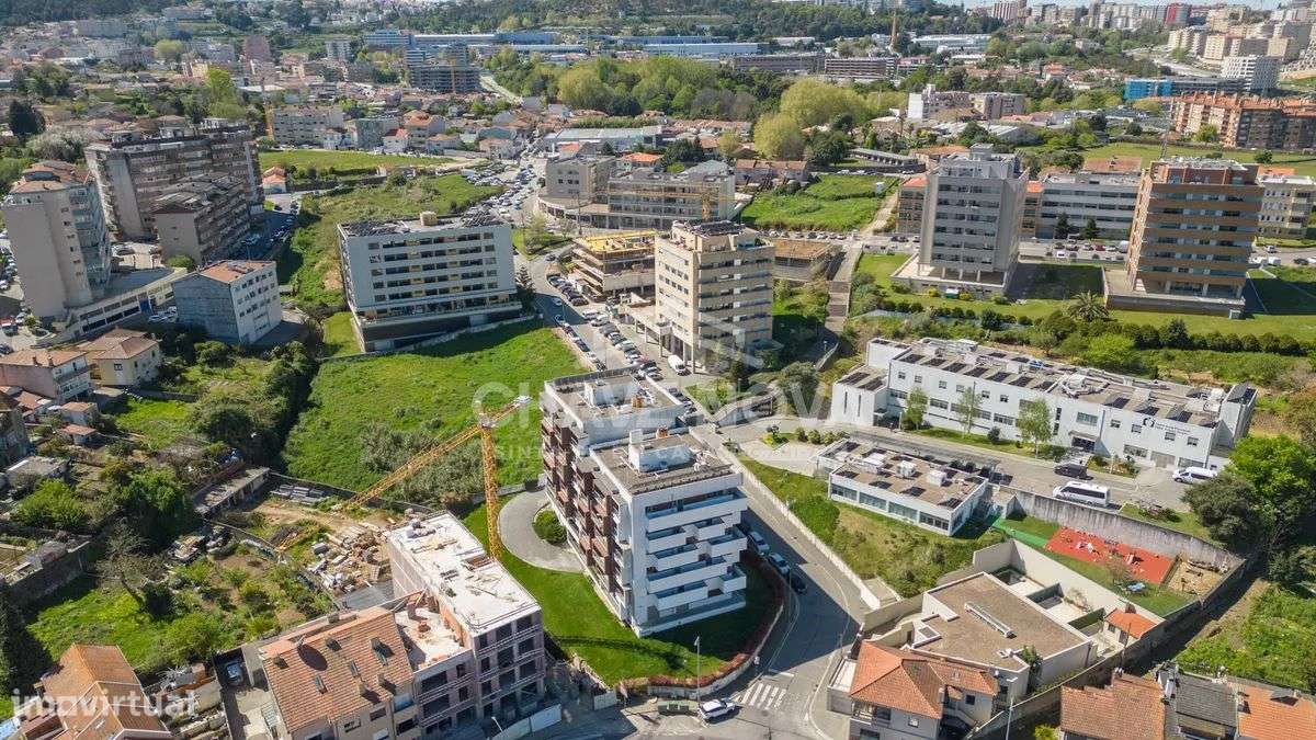 Excelente Apartamento T3 com Terraço em Oliveira do Douro,-35