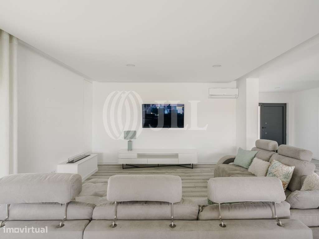 Moradia com jardim e piscina, em Porto Salvo, Oeiras - Grande imagem: 4/30