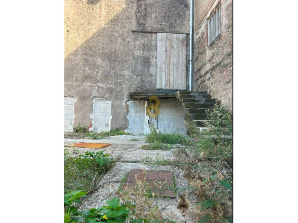 Armazém para Remodelação com Grande Potencial - Milheirós, Maia-13