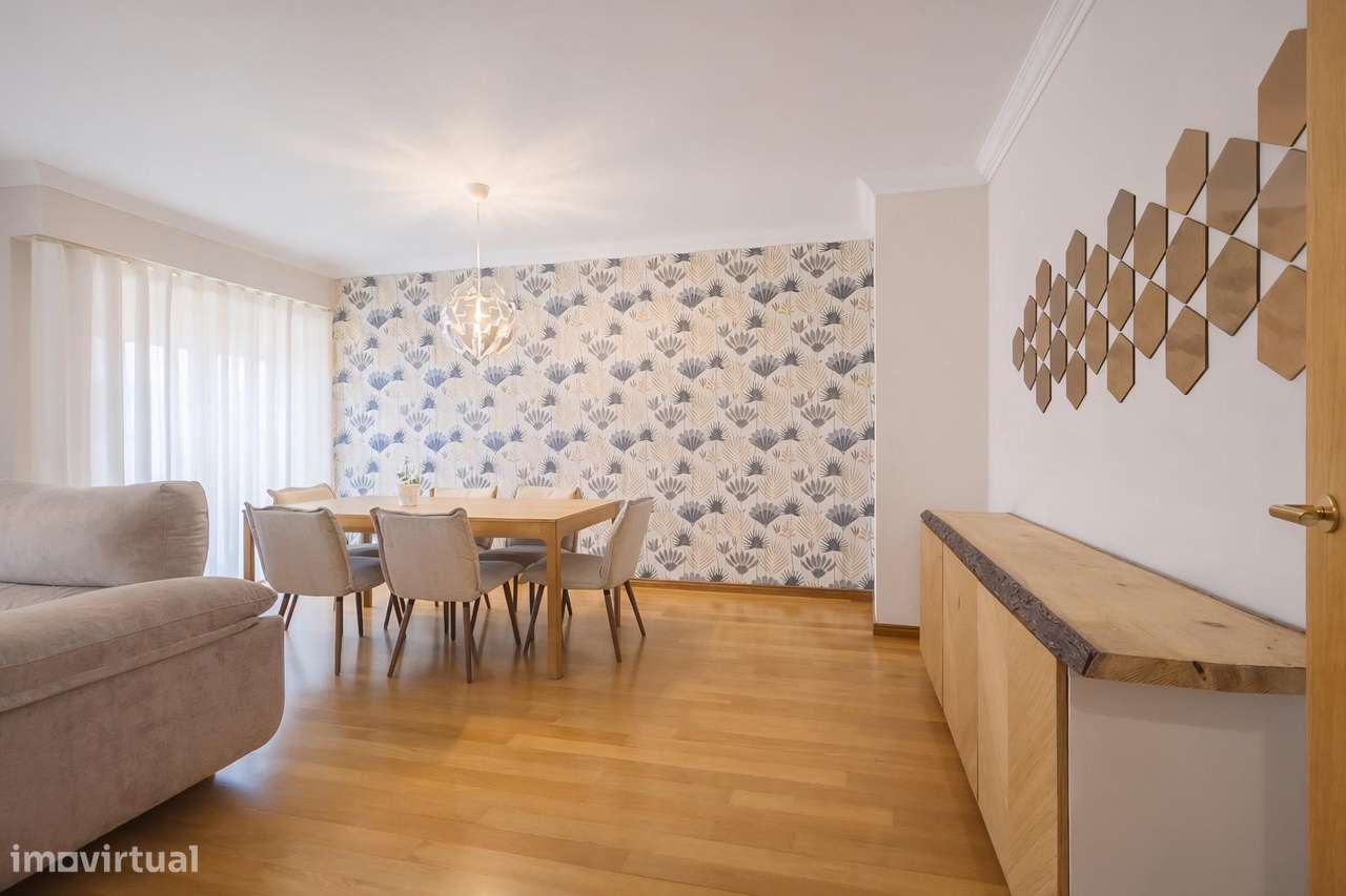 Apartamento T2 RENOVADO com Varanda e Garagem Box – Ermesinde-4