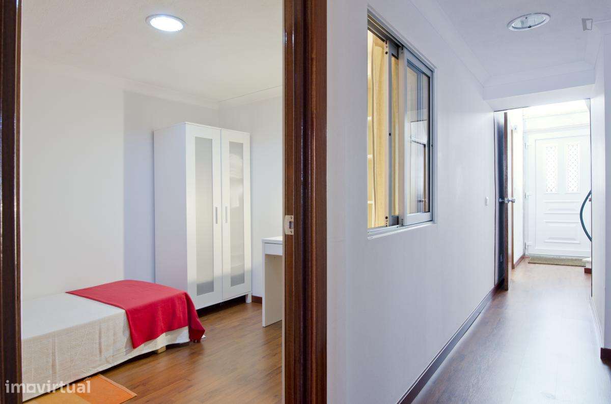 Quarto - localizado em Anjos Lisbon - Grande imagem: 5/26