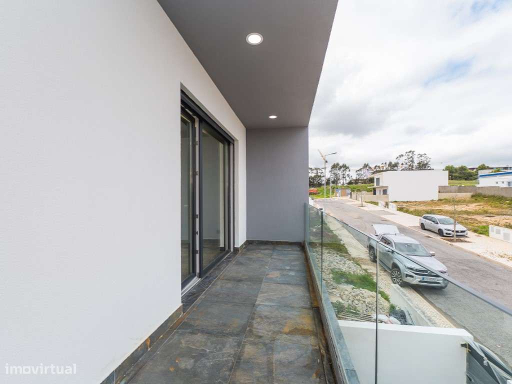 MORADIA NOVA T4 COM PISCINA - SERRA DE CASAL DE CAMBRA-42