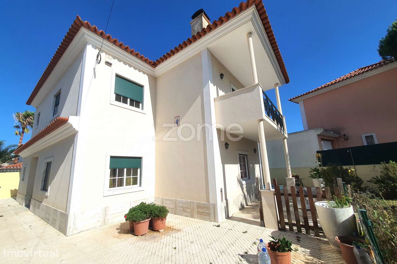 Moradia Isolada com piscina e bastante soalheira-36