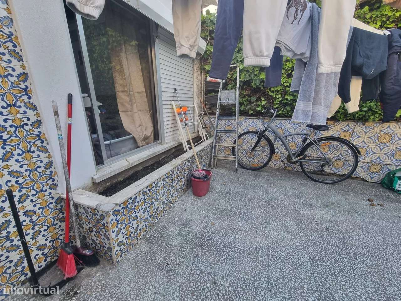 Prédio com 3 apartamentos T2, com Terraço e Jardim na Costa da Caparic-18