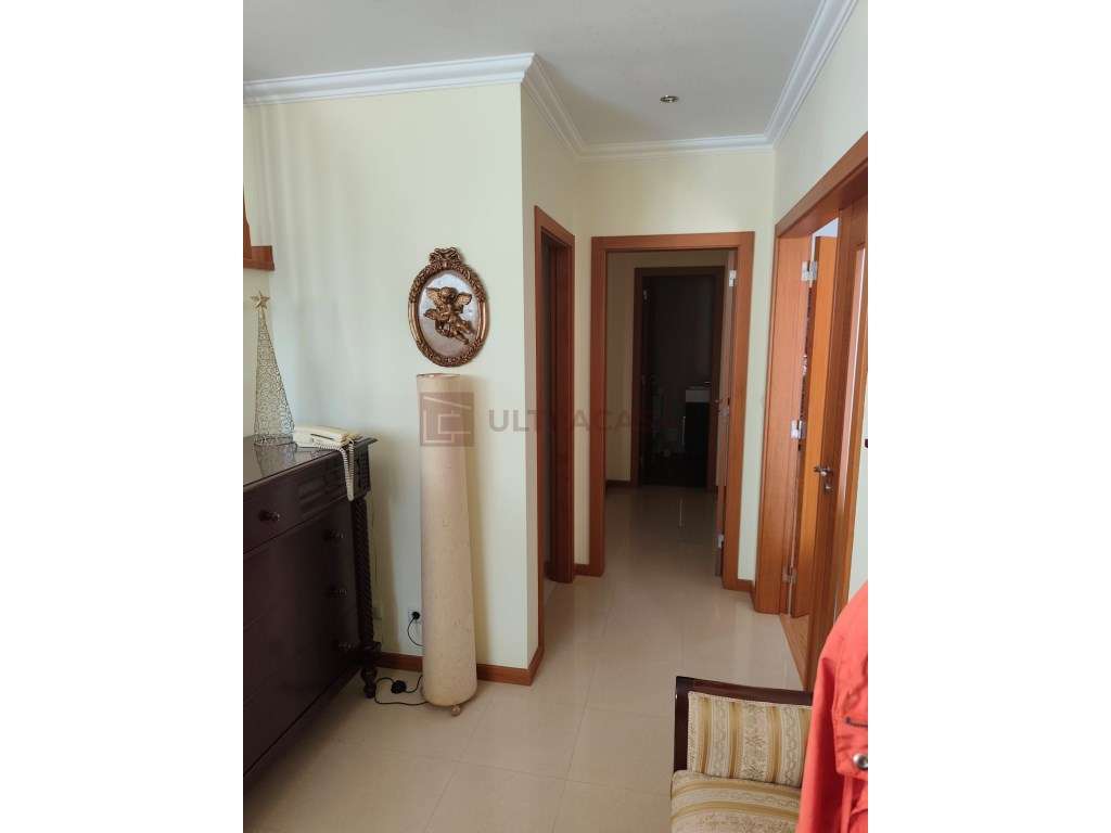 Vende-se Moradia V4 renovada com terraço, churrasqueira e horta a 5...-11