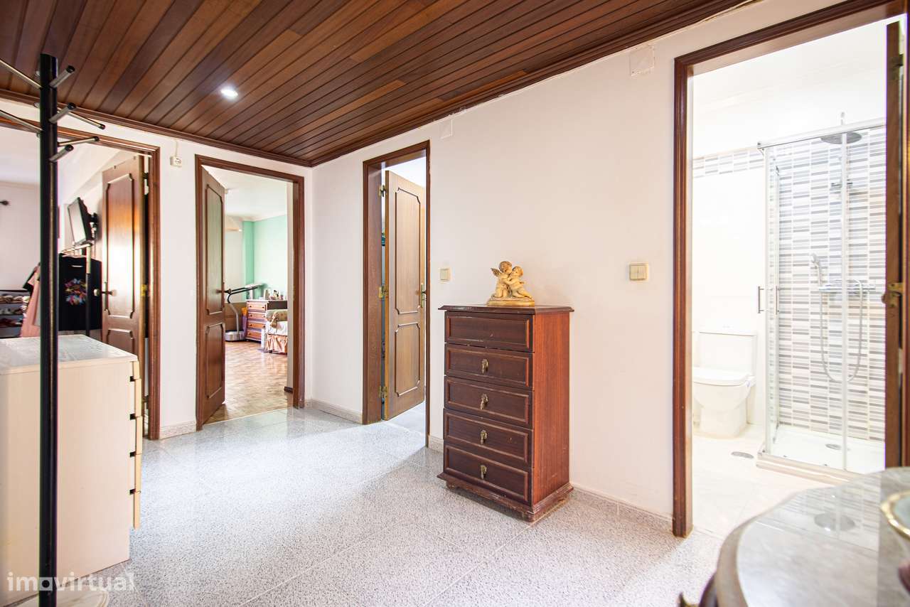 Apartamento T3 c/ 2 WCs e Sala c/ Lareira em Monte Abraão, Sintra-27