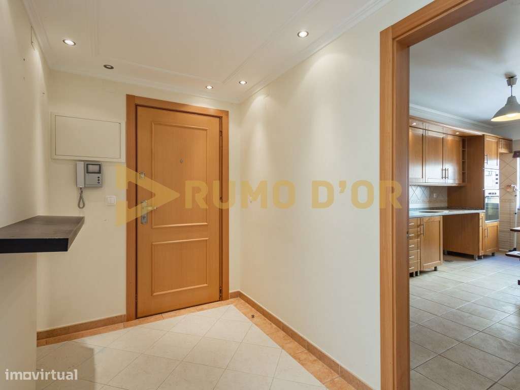 Apartamento T2 com Garagem para 2 Carros em Barnabé - Alenquer-9