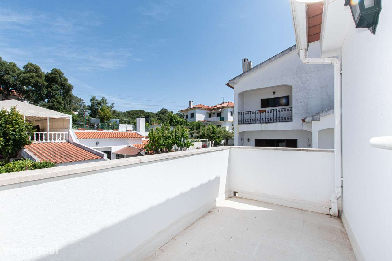 T4 +1 com jardim, piscina e garagem-19