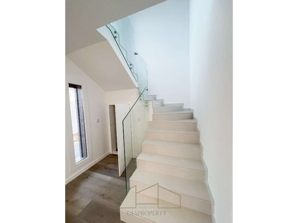 Moradia T4 Isolada Sobreda - Grande imagem: 4/28