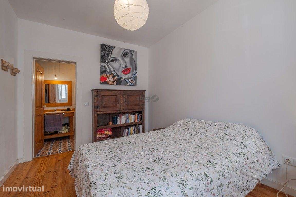 Moradia duplex na Graça com 5 Quartos e Jardim-8