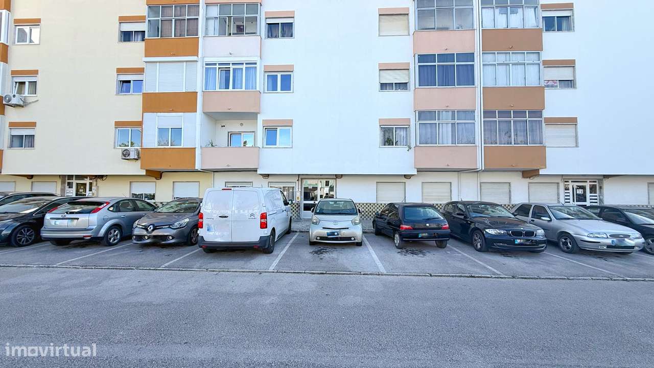 Apartamento T2 Totalmente Remodelado com Suite e Varanda-20