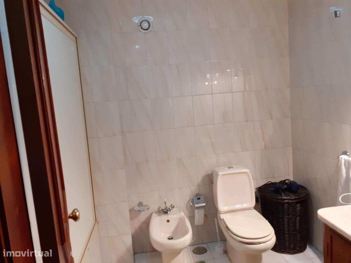 Quarto - localizado em Mafamude Porto - Grande imagem: 5/5