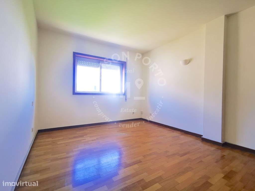 Apartamento T3 com Varanda e Garagem em Serralves, Porto - Grande imagem: 3/19