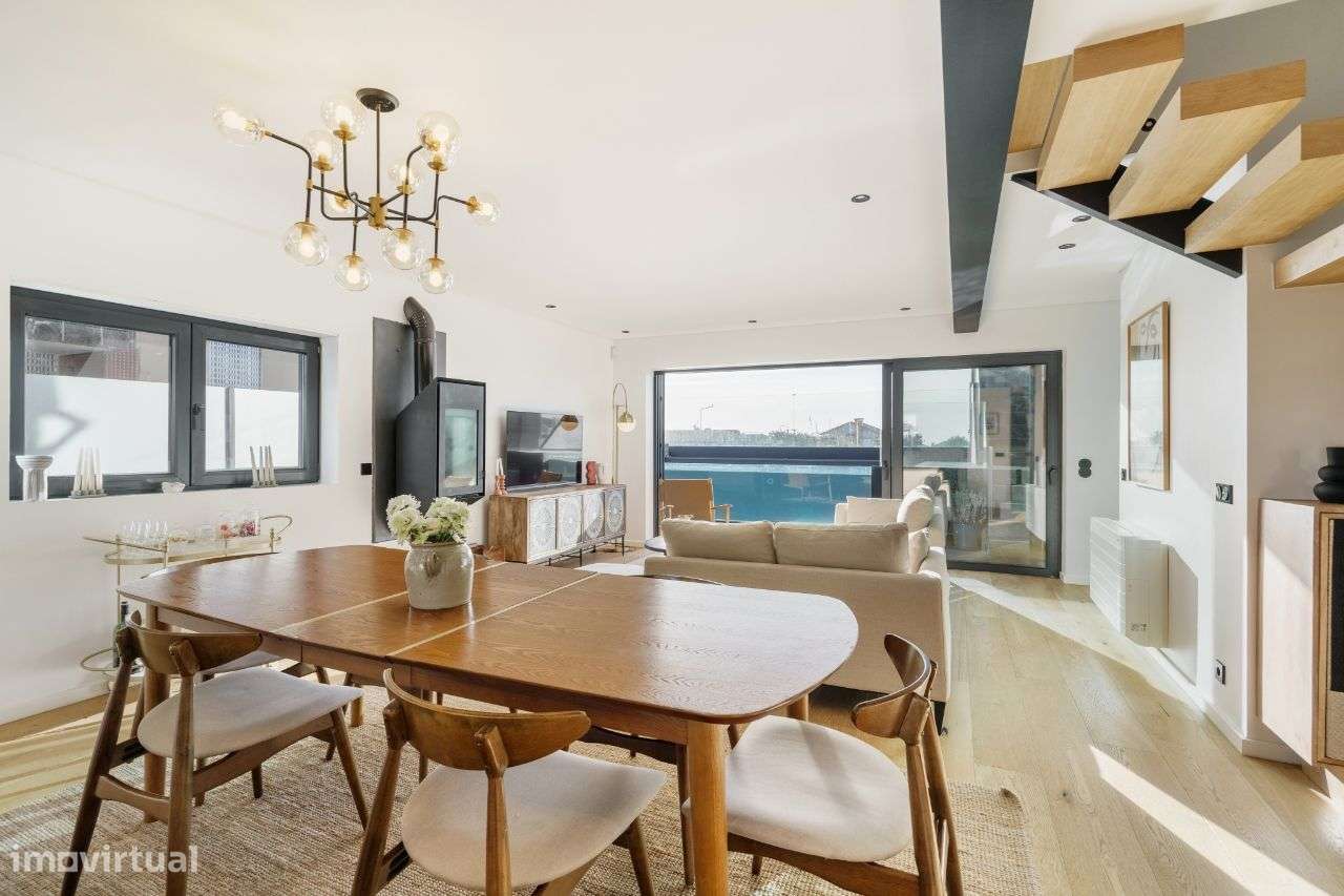 Moradia V3+1 totalmente renovada com vista mar-24