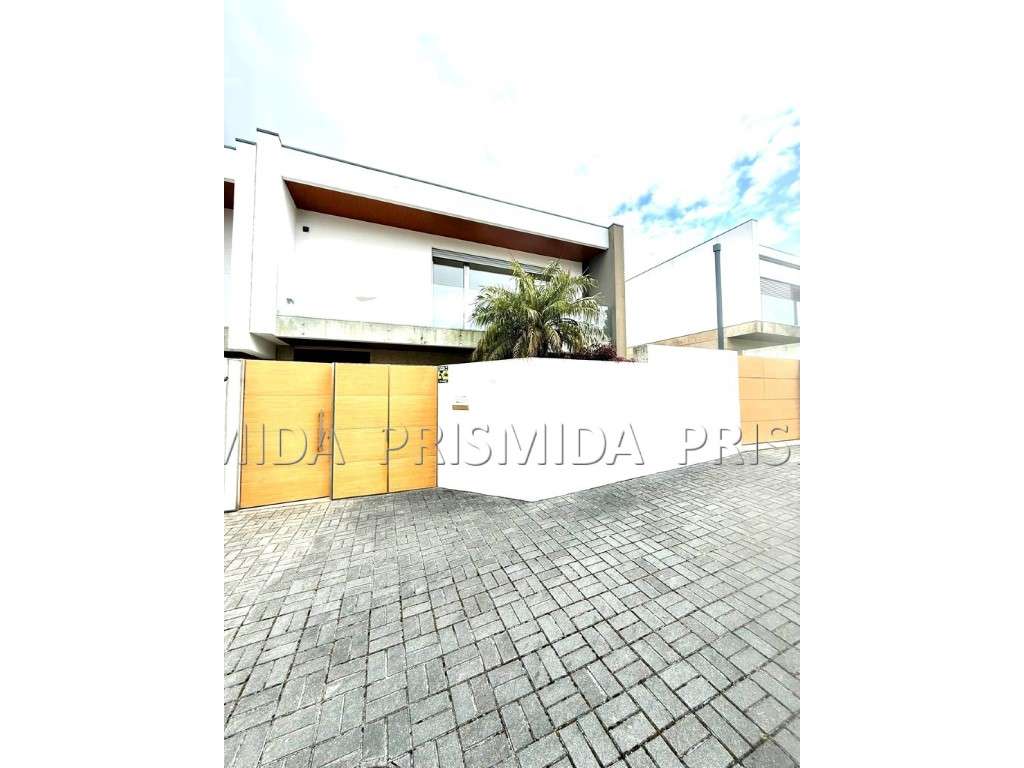 Moradia T3+1 como nova-14