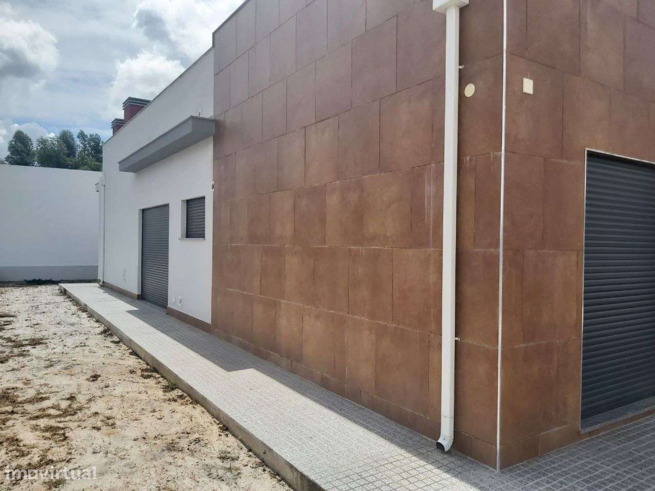 Moradia Isolada Térrea com 4 Ass. Piscina-17