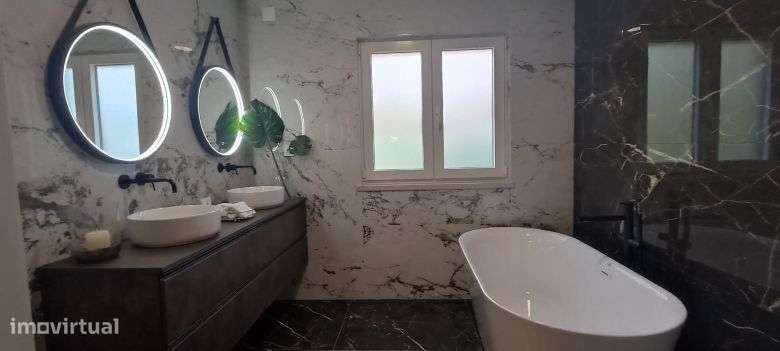 Moradia Independente T4 na Herdade da Aroeira com piscina, garagem a 2-40