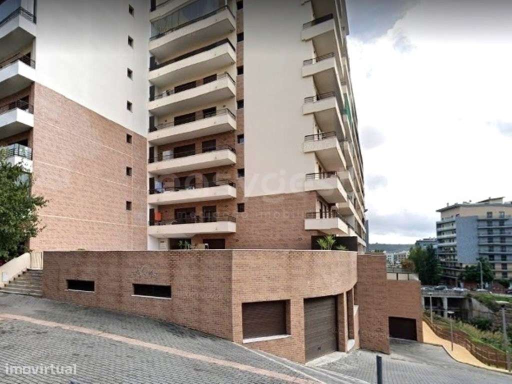 T2 Colinas do Cruzeiro com garagem para mais de 20 carros e terraço...-18