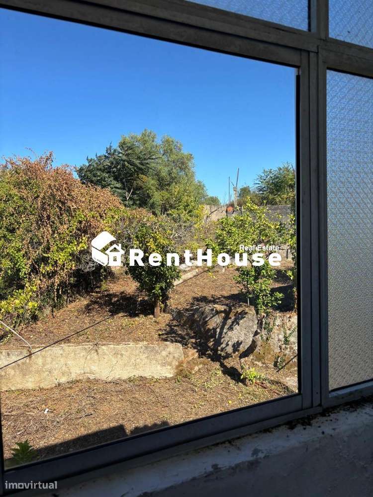 Moradia muito bem localizada-10