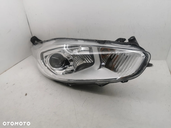 Lampa przednia prawa Ford Fiesta Mk7 Lift - 2